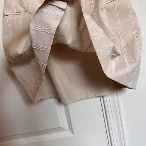 H&M Women's Cream textured-weave wrap skirt, 6 Minimalist Elevated Basic - Picture 4 of 8